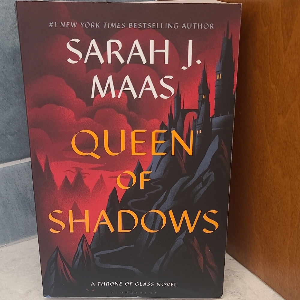 Queen of Shadows Book by Sarah J. Maas